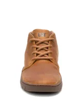 Botas tipo sneaker de cuero marrón claro Caterpillar, con cordones al tono y suela de goma texturizada.