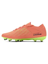 Championes de fútbol Under Armour Magnetico Pro 4 FG, color naranja con suela y detalles en verde lima. Presentan tecnología UA Clone en la parte superior para un ajuste personalizado, impresión 3D para mayor control y cuello de punto tipo calcetín.