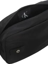 Bolso bandolera Calvin Klein Jeans color negro con logo estampado en blanco.