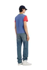 Jeans straight fit de corte recto confeccionados en denim de algodón. Presentan diseño de cinco bolsillos, efecto lavado de tono medio y cierre frontal con cremallera y botón.