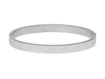 Esclava rígida de acero color plateado con diseño floral calado.