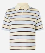 Blusa tipo polo de algodón a rayas horizontales en tonos celeste, amarillo y marrón.