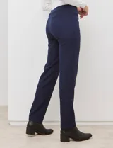 Pantalón de vestir verde oscuro, marca Zac & Rachel, con pretina con faja interna modeladora y bolsillos rectos delanteros y traseros simulados.