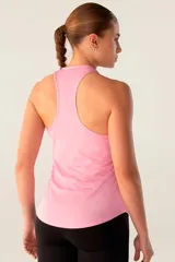 Musculosa deportiva Fila Basic Sports III de color blanco, con diseño de espalda nadadora y logo de la marca estampado en el pecho.
