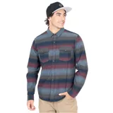 Camisa de franela a rayas horizontales en tonos azul, gris y bordó, con dos bolsillos de parche con botón en el pecho.