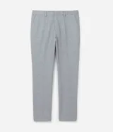 Pantalón de vestir masculino modelo básica, con cintura con trabillas, cierre tradicional con vista oculta y bolsillos laterales.