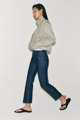 Jeans ZW Collection de tiro medio y corte bootcut, en color azul oscuro, con bolsillos, pespuntes a contraste y raya planchada al frente.