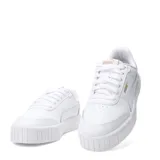 Championes Puma modelo Carina Mia, de diseño urbano con plataforma, color blanco con detalles en dorado en el logo lateral y en la lengüeta.