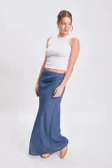 Falda larga de mujer, corte evasé, color azul denim, tiro bajo.