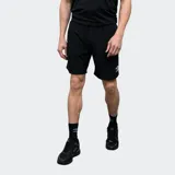 Short deportivo Umbro modelo Pro Run, de color negro, con cintura elástica ajustable con cordón y logo de la marca estampado en blanco en la pierna izquierda.