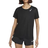 Remera deportiva Nike Dri-FIT para mujer, color negro, de corte clásico y mangas cortas. Presenta el logo de Nike reflectivo en el pecho.