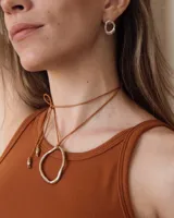 Aros tipo caravanas de alpaca con pernos y cierres mariposa de plata 925.