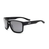 Lentes de sol Mistral modelo Tramontana, con armazón envolvente de color negro mate y cristales oscuros.