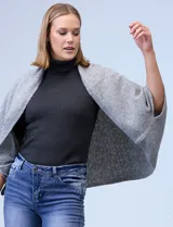 Cardigan de tejido suave con frente abierto y mangas amplias de corte holgado.
