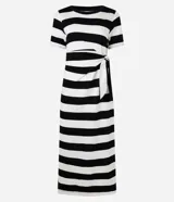 Vestido midi de viscosa con estampado de rayas horizontales en blanco y negro, cuello redondo, mangas cortas y lazo lateral en la cintura.