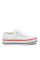 Championes Pony modelo GMH432, color beige con plataforma blanca y líneas marrones. Cuenta con cordones blancos, puntera de goma blanca y el logo clásico de la marca en el lateral.