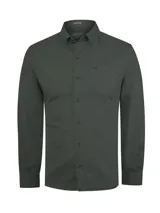 Camisa de manga larga confeccionada en popelina de algodón orgánico, con cuello abotonado, bolsillo frontal en el pecho con logo bordado y ruedo redondeado.