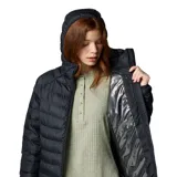 Campera puffer con capucha, color negro, con cierre frontal completo, bolsillos laterales con cremallera y puños elásticos. Cuenta con tecnología de aislamiento térmico.