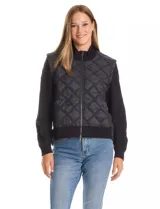 Campera combinada marca Current Air con torso acolchado en diseño de rombos y mangas de tejido de punto grueso con textura de ochos. Presenta cuello alto, cierre frontal metálico y puños y ruedo acanalados.