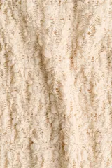 Top de manga larga con escote bote, confeccionado en tejido de punto con textura efecto encaje y acabado con ribete sobrehilado en puños y bajo.