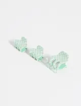 Set de tres broches para el pelo tipo pinza, color verde pastel con diseño a cuadros blancos.
