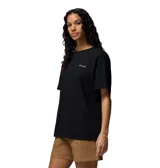 Remera oversize de Columbia color negro, de manga corta, con cuello redondo y el logo de la marca estampado en pequeño en el pecho.