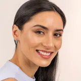 Aros tipo argolla de plata 925 con cuentas de jade verde facetado. Cierre a presión.