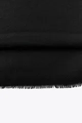 Pañuelo rectangular de color marrón oscuro, con textura suave y terminaciones deshilachadas en los extremos.