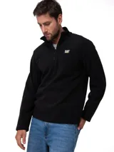 Buzo polar de microfibra color negro, con cuello alto y cierre frontal de cuarto de longitud. Presenta el logo de la marca Caterpillar aplicado en el pecho.