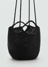 Bolso de mano tipo shopper pequeño, confeccionado en tejido trenzado de poliéster color negro. Presenta doble asa corta integrada y doble asa larga para llevar al hombro.