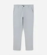 Pantalón de vestir para hombre, color beige claro, de corte slim y sastrería. Presenta cierre frontal con botón y cremallera, y bolsillos laterales y traseros.