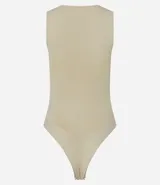 Body básico color rojo, con cuello halter, sin mangas y confeccionado en poliamida. Tiene forro en el busto.