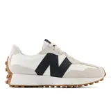 Championes New Balance modelo 327 de dama, color blanco con detalles en gris y logo "N" en negro.