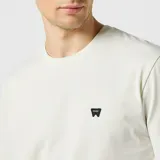 Buzo de manga larga color blanco hueso, con cuello redondo y logo de la marca bordado en el pecho.