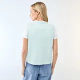 Chaleco sin mangas de punto color verde menta, con cuello redondo y cierre frontal con botones.