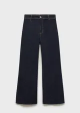 Jeans culotte de tiro alto en color azul oscuro, con diseño de pernera ancha, bajo deshilachado, cierre de cremallera y botón, y bolsillos traseros.
