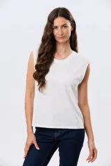 Musculosa de algodón color rosado con cuello redondo y diseño holgado.