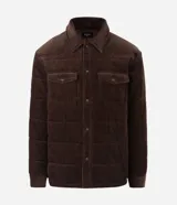 Campera puffer de Marfinno confeccionada en tejido de cotelé de algodón, con diseño acolchado, cuello inglés, cierre frontal con botones y dos bolsillos con solapa en el pecho.