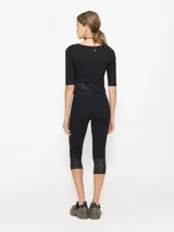 Calza biker negra de algodón con lycra y detalle de puntilla en el ruedo.