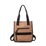 Mochila y cartera híbrida confeccionada en nylon de color beige con detalles y correas en negro. Posee dos asas superiores para llevar al hombro y correas traseras ajustables para usar como mochila. Presenta dos bolsillos frontales con cierre de cremallera y tiradores largos.