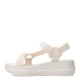 Sandalia de plataforma Azaleia modelo Olivia, color beige, con tiras anchas ajustables y cierre de velcro.