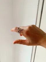 Anillo de acero quirúrgico con diseño de círculos irregulares entrelazados, modelo ajustable.
