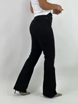 Pantalón de jean negro con corte Oxford y lycra.