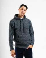 Campera de punto azul con capucha y cordones ajustables.