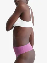 Colaless de talle alto color lila, marca Calvin Klein, confeccionada con microfibra elástica suave y sin costuras.