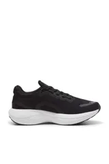 Championes deportivos Puma Scend Pro de color blanco, con detalles en gris y verde lima en el talón, interior y logotipo lateral.