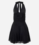 Vestido midi de encaje marrón con diseño halter, escote profundo, cintura ajustada y caída fluida.