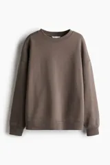Buzo oversized de cuello redondo con interior cepillado suave, hombros caídos y puños y bajo acanalados.
