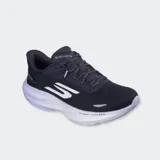 Championes de running Skechers Aero Spark, color negro con entresuela blanca y detalles en gris. Parte superior de malla transpirable y suela con placa de carbono.