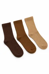 Pack de tres pares de medias tipo crew en tonos marrones y beige, con detalle de hilo brillante lurex y diseño acanalado.